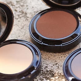 Double Wear Stay-In-Place Matte Powder Foundation - Fond de ten compact